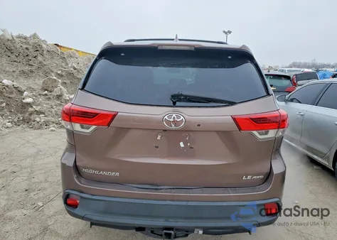 2017 Toyota Highlander Le z USA, uszkodzony, nr VIN 5TDBZRFH9HS363342